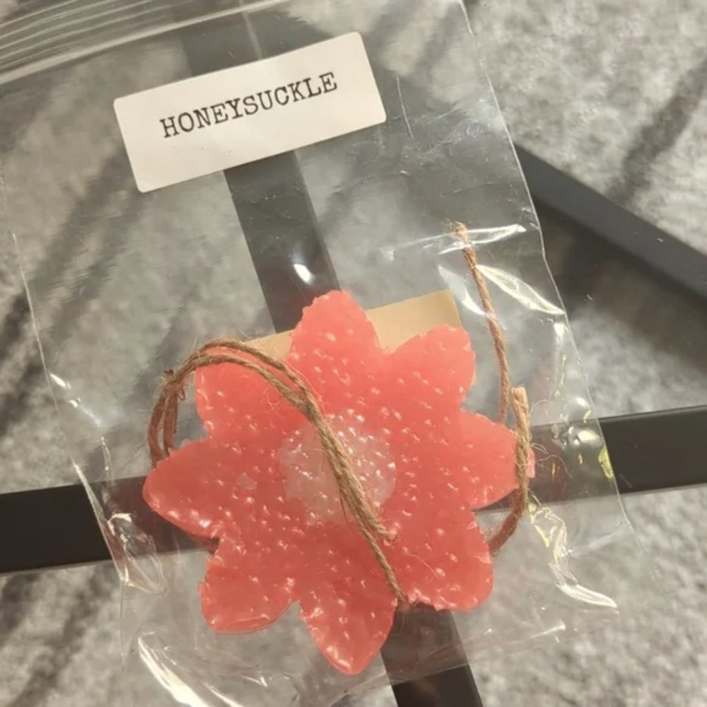 Daisy Flower Handmade Honeysuckle Car Scent